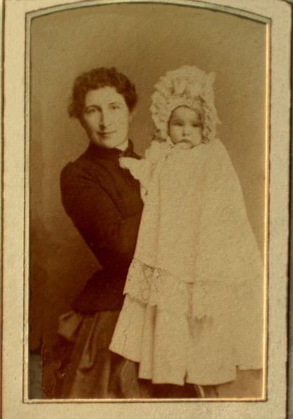 ABk42-Annie Delves with daughter Marion.jpg - Annie Delves with daughter Marion